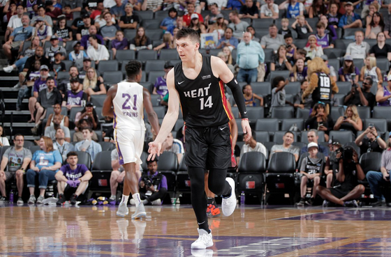 尔顿首次进 尔顿首次进